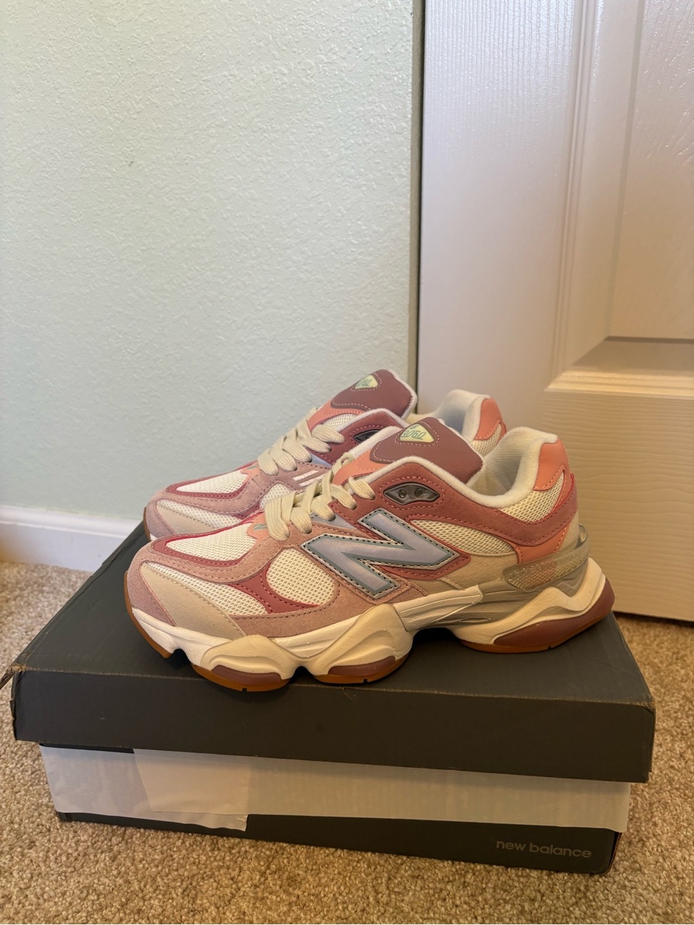 New In The Box New Balance 9060 Women’s Size 7 Medium Width Rose Pink